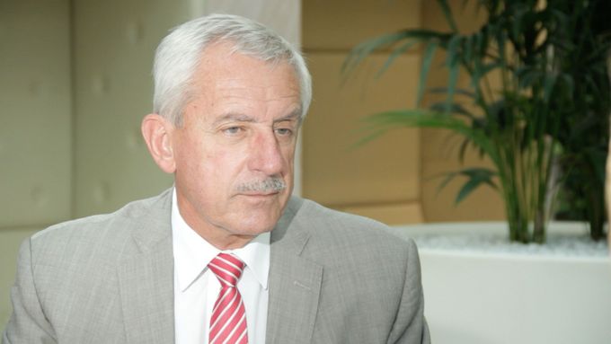 Bývalý ministr zdravotnictví Leoš Heger /TOP 09/ k rozhodnutí vlády zrušit poplatky u lékaře a v lékárnách.