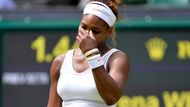 Zklamaná Serena Williamsová. Po vypadnutí Šarapovové a Azarenkové měla mít vydlážděnou cestu ke svému pátému triumfu v All England Clubu.