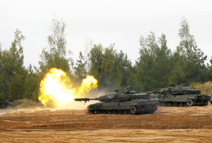 Tank Leopard 2 při společném vojenském cvičení NATO.