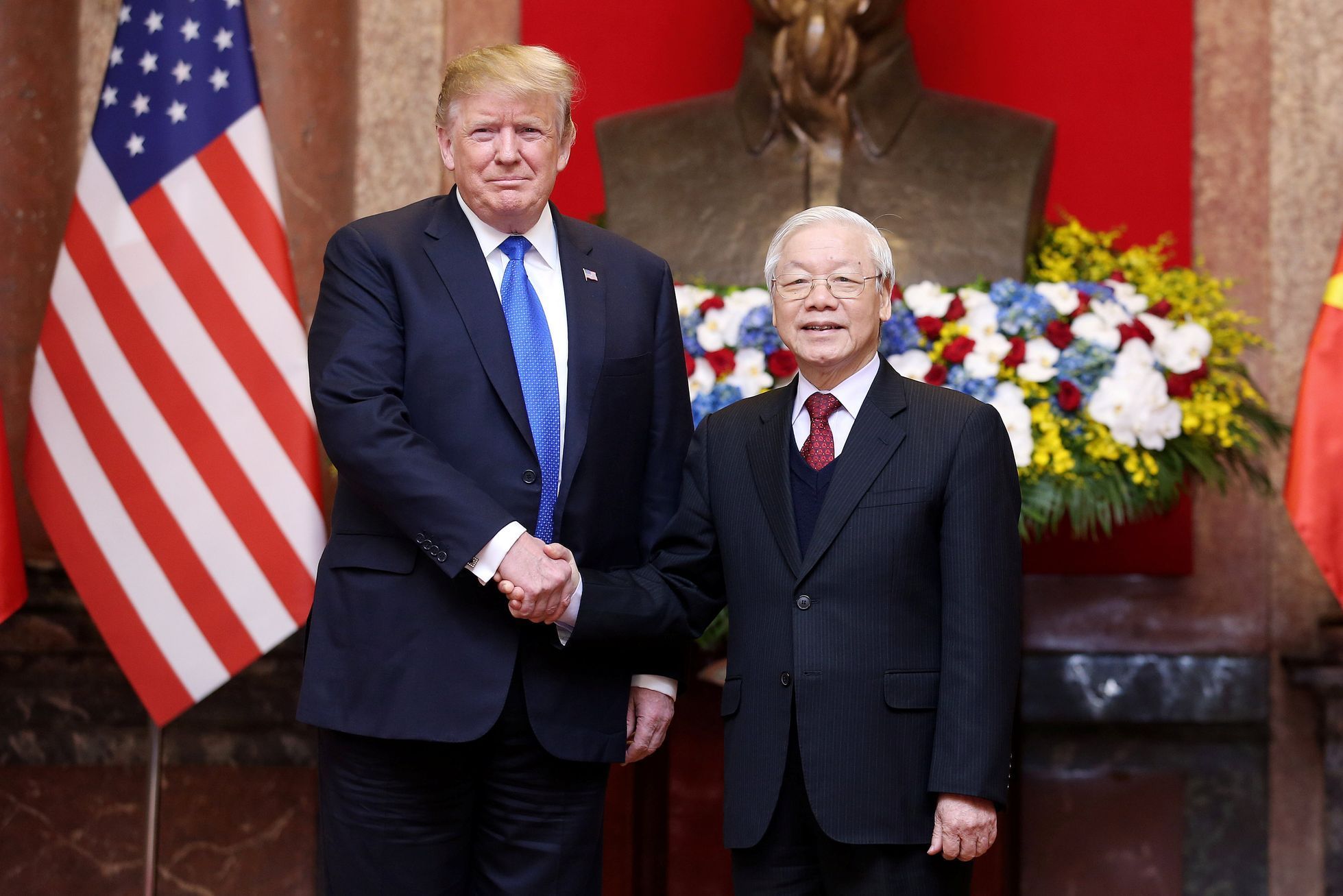 Prezident USA Donald Trump a jeho vietnamský protějšek Nguyen Phu Trong