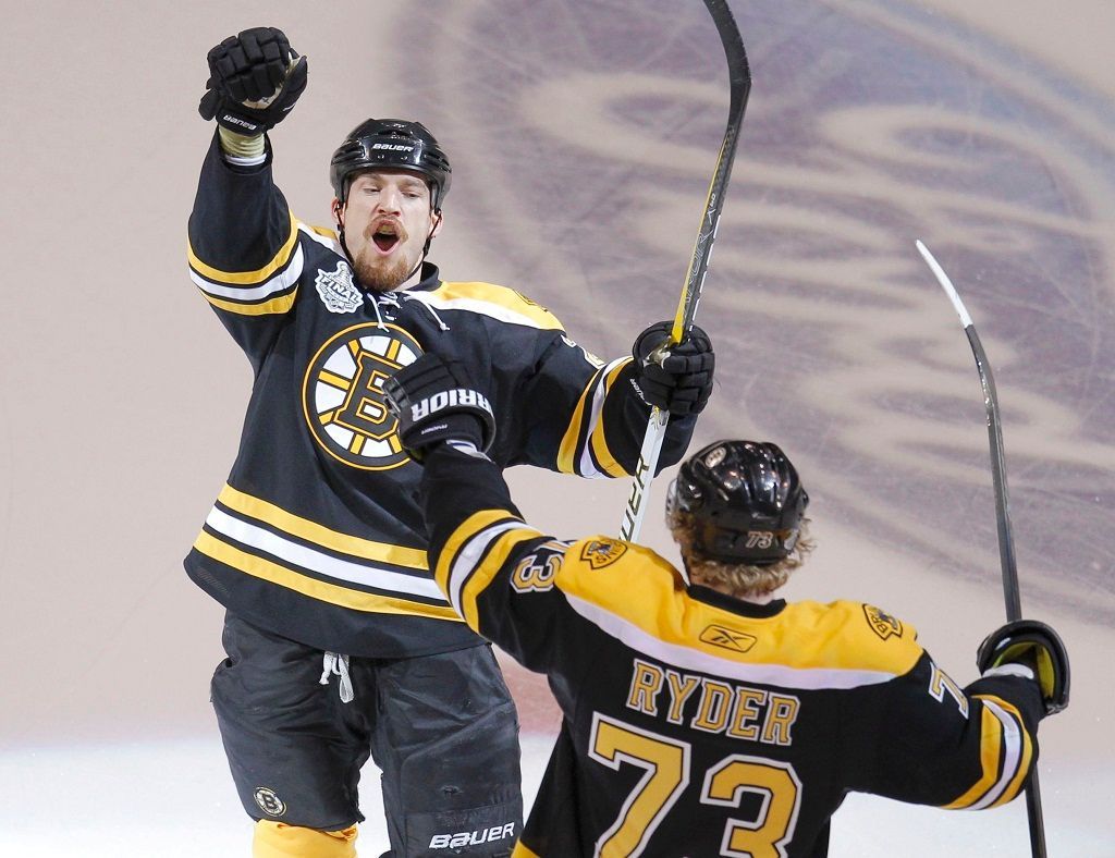 Finále NHL: Boston - Vancouver (Ference, Ryder)