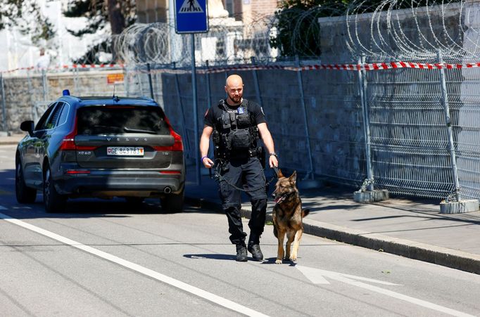 Summit prezidentů USA a Ruska v Ženevě.