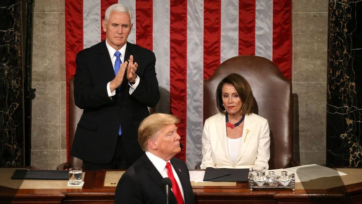 Trump vyzval USA k jednotě. Trvá ale na "zdi", která je štěpí. A demokraté neustoupí