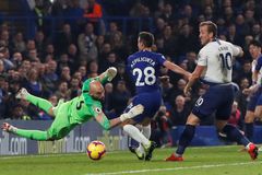 Odbojný brankář zůstal na lavičce, jeho náhradník vychytal Chelsea výhru nad Spurs