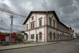 V posledních týdnech je v souvislosti se záchranou nádraží slyšet zejména o chystané demolici staniční budovy v Kladně z roku 1873.