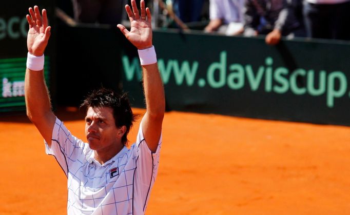 Argentinský tenista Carlos Berlocq v semifinálovém utkání Davis Cupu 2012 s Čechem Tomášem Berdychem.