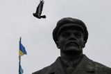 Po téměř čtvrt roce před kanceláří starosty ve Slavjansku znovu vlaje ukrajinská vlajka.
