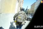 "Polož kraťasy a ukaž ruce!" Policie vtrhla do varny pervitinu "pana nepoučitelného"