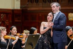 Čirá láska na pódiu. Prahu okouzlil hvězdný tenorista Bernheim s manželkou