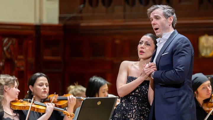 Čirá láska na pódiu. Prahu okouzlil hvězdný tenorista Bernheim s manželkou; Zdroj foto: Petr Dyrc