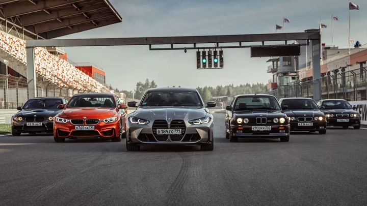 Řidič BMW spáchal v Rusku 1,5 tisíce přestupků. Skončil před vojenskou komisí
