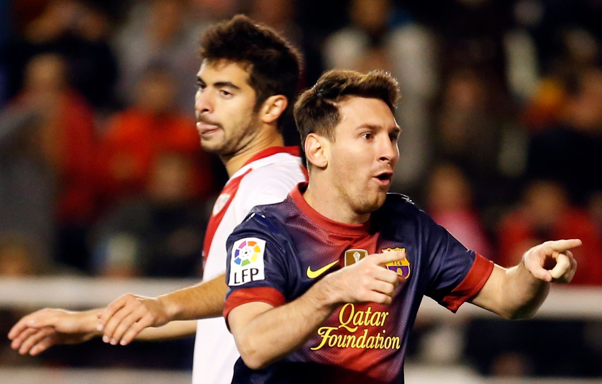 Lionel Messi slaví branku do sítě Raya Vallecana