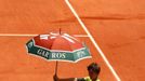 Roland Garros, to jsou i deštníky - proti slunci