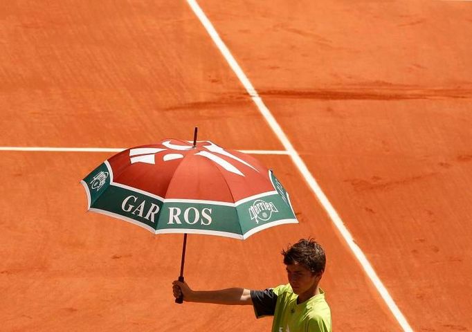 Roland Garros, to jsou i deštníky - proti slunci