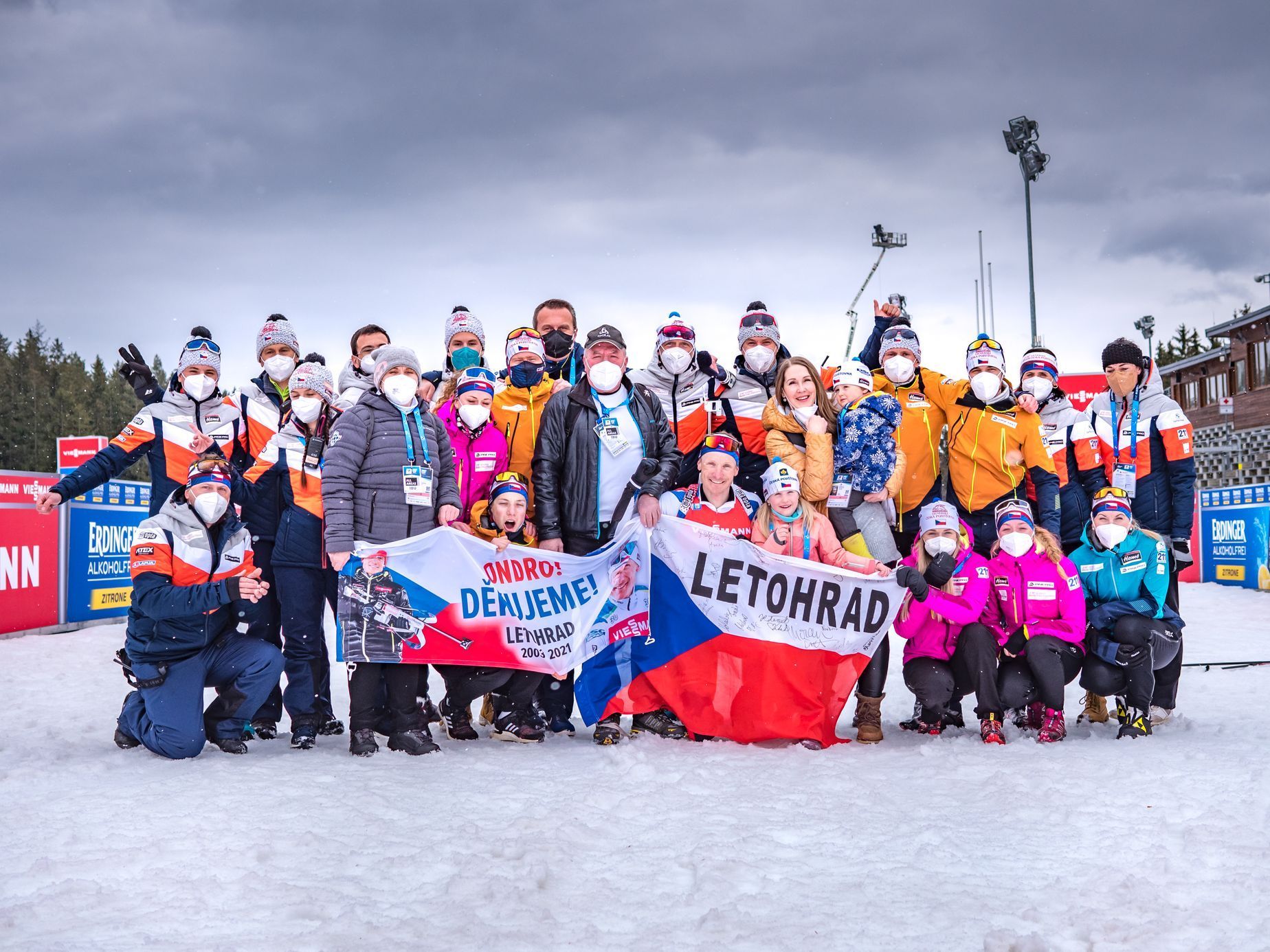 SP v biatlonu Nové Město na Moravě 2021, závod smíšených dvojic, poslední v kariéře Ondřeje Moravce: Moravec s rodinou a českým týmem