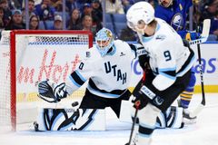 Vejmelka dostal tři góly, vystřídal ho Vaněček. Ten ale dopadl stejně