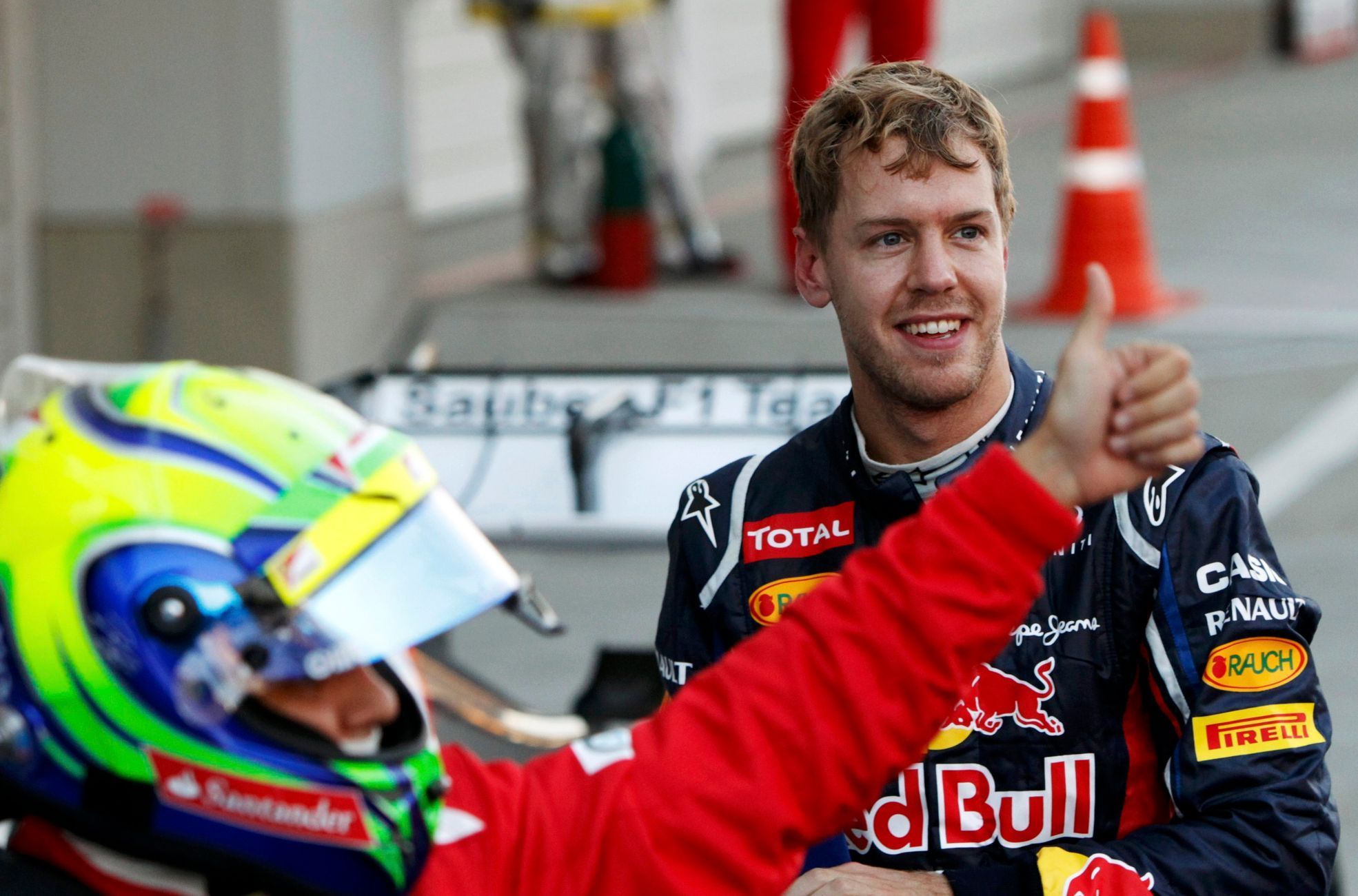 Radost Sebastiana Vettela a Felipeho Massy v cíli VC Japonska