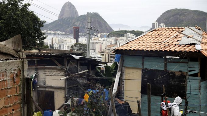 Chudinská čtvrť brazilského Rio de Janeira v době pandemie koronaviru.
