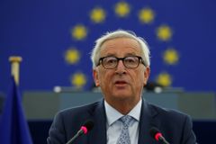 Nepřijmout ani děti a mluvit o muslimské invazi je skandální, odsoudil Juncker Česko