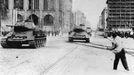 Ruské tanky v Berlíně. Dobová fotografie z povstání obyvatelstva proti východoněmecké vládě, které začalo v Berlíně 16. června v roce 1953.