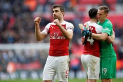 Červená karta a zahozená penalta. Arsenal v derby s Tottenhamem pouze remizoval