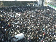 Demonstrace proti prezidentovi Asadovi v severosyrském městě Idlíb.