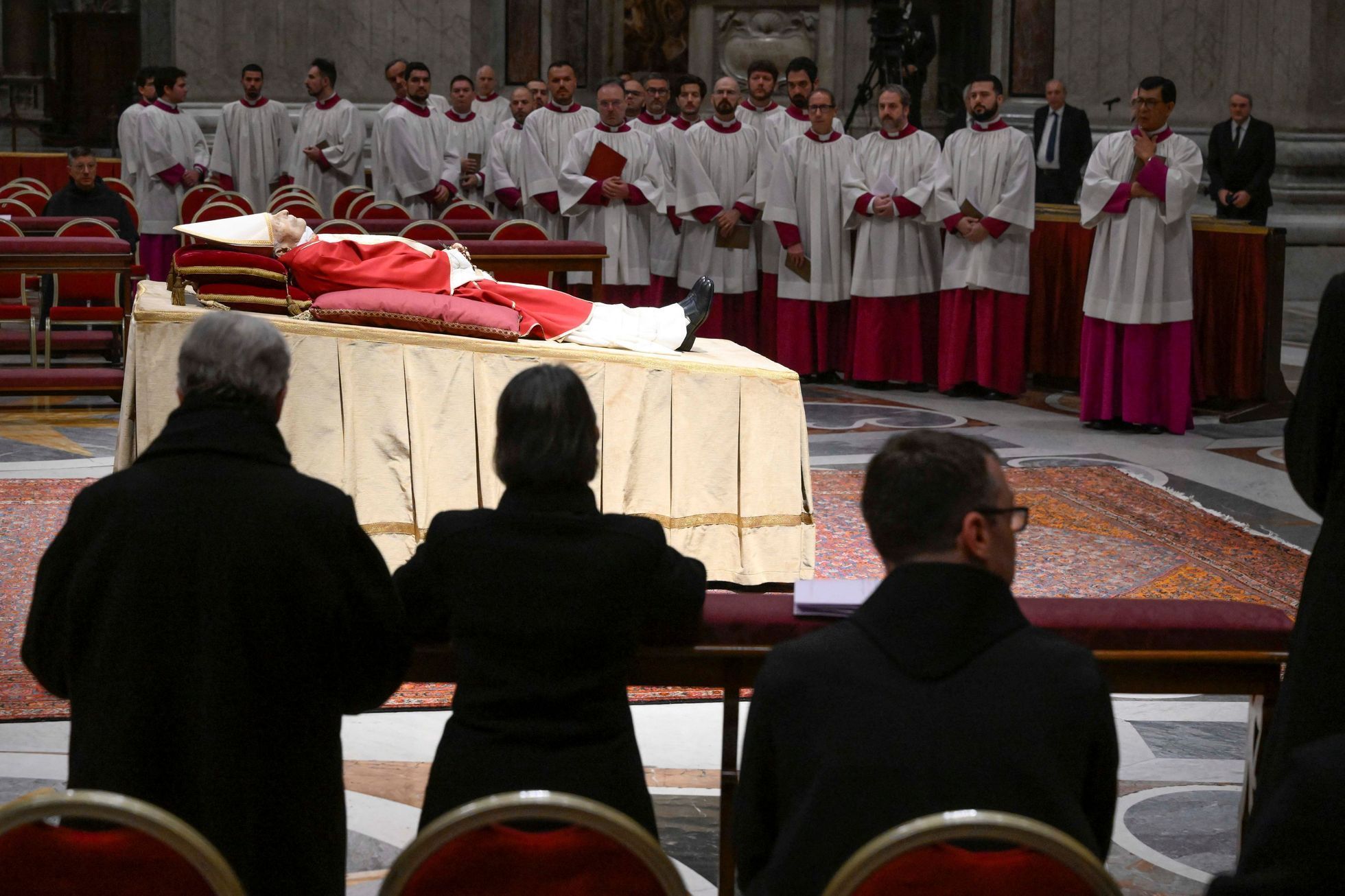 Papež, Benedikt XVI., Vatikán, pohřeb