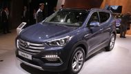 Hyundai Santa Fe - Přímý konkurent se Škodě Kodiaq podobá velikostí i možností dokoupit třetí řadu sedadel. Prodává se také ve zvětšené variantě Grand Santa Fe. K pohonu má ovšem jediný motor – turbodiesel 2.2 CRDi. S cenou začíná na 899 990 korunách.