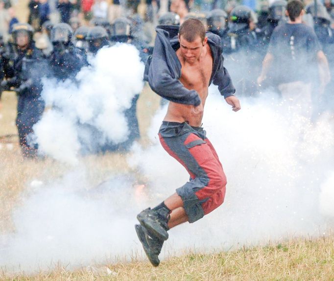 CzechTek 2005 byla legendární technoparty u Mlýnce, kterou ukončil kontroverzní policejní zásah.