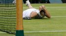 Kirsten Flipkensová se raduje v zápase proti Petře Kvitové na Wimbledonu 2013