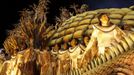 Revellers from the Vila Isabel samba school participate in the annual Carnival parade in Rio de Janeiro's Sambadrome February 12, 2013. REUTERS/Sergio Moraes (BRAZIL - Tags: SOCIETY) Published: Úno. 12, 2013, 7:39 dop.