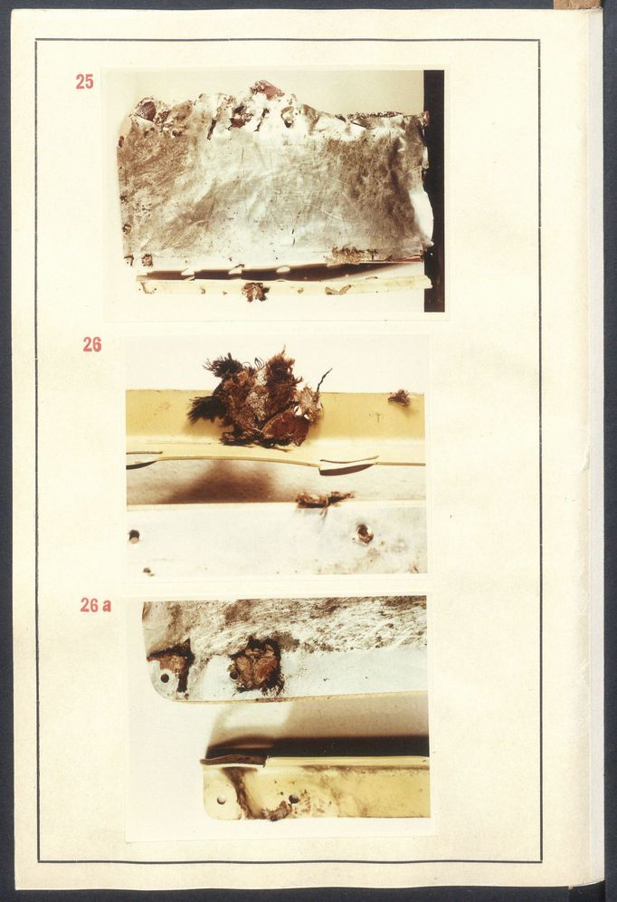 Ukázky dokumentace z vyšetřování příčin letecké tragédie. Spis znaleckého posudku z oboru mechanoskopie, defektoskopie a chemie.