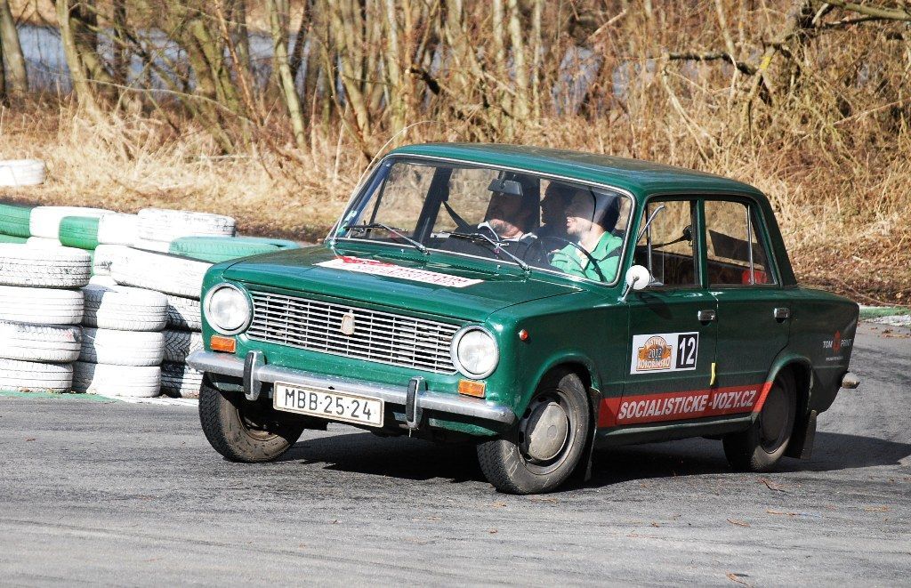 Zimní veteránská rally na Kokořínsku