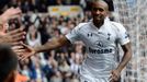 Fotbalista Tottenhamu Jermain Defoe slaví svůj gól v utkání anglické Premier League 2012/13 proti Chelsea.