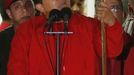 President Hugo Chavez holds the sword used by former Venezuelan military leader Simon Bolivar while celebrating from a balcony at Miraflores Palace in Caracas October 7, 2012. Venezuela's socialist President Chavez won re-election in Sunday's vote with 54 percent of the ballot to beat opposition challenger Henrique Capriles. REUTERS/Jorge Silva (VENEZUELA - Tags: POLITICS ELECTIONS) Published: Říj. 8, 2012, 4:58 dop.