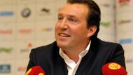 Neobvyklou cestou prošel i trenér belgické reprezentace Marc Wilmots. Z hráčské kariéry si odnesl výmluvnou přezdívku Kampfschwein (Bojové prase) a účastník čtyř šampionátů navíc dva roky působil v belgickém senátu.