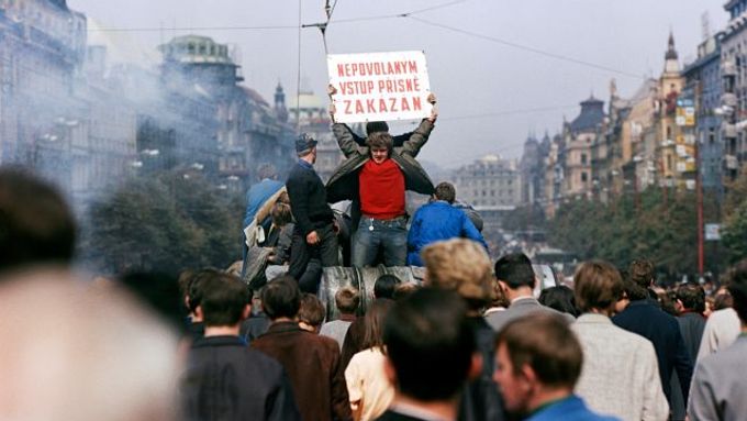 Tragický srpen 1968. Většina tady "spřátelená" vojska nečekala ani nechtěla. Přesto Sověti přijeli "zvaní".