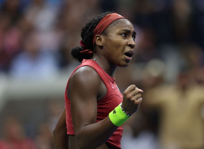 Coco Gauffová v utkání s Arynou Sabalenkovou
