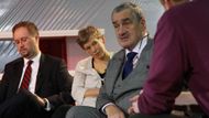 Premiérův poradce Roman Joch, Tereza Stöckelová z ProAlt, ministr zahraničí Karel Schwarzenberg. Tak jak je to s tou revoltou?