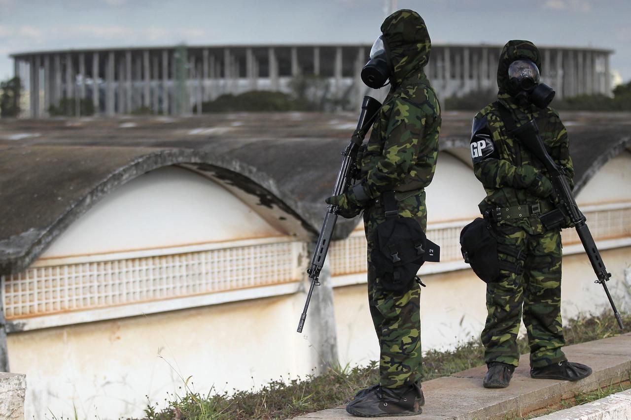 Fotogalerie: Jak vypadají militantní přípravy na fotbalový šampionát v Brazílii