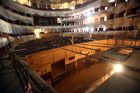 Foto: Státní opera po demolici. Oprava bude trvat ještě dva roky, umožní návrat do 19. století