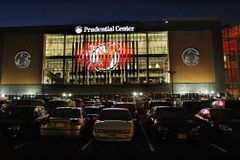 Hokej v luxusu: Nová aréna Devils, Skála, se otevírá