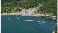 Rybářský přístav Išinomaki tsunami doslova smazala z mapy. Dnes už se zde život pomalu ale jistě vrací do běžných kolejí. První fotografie byla pořízena 12. března, druhá 7. září.