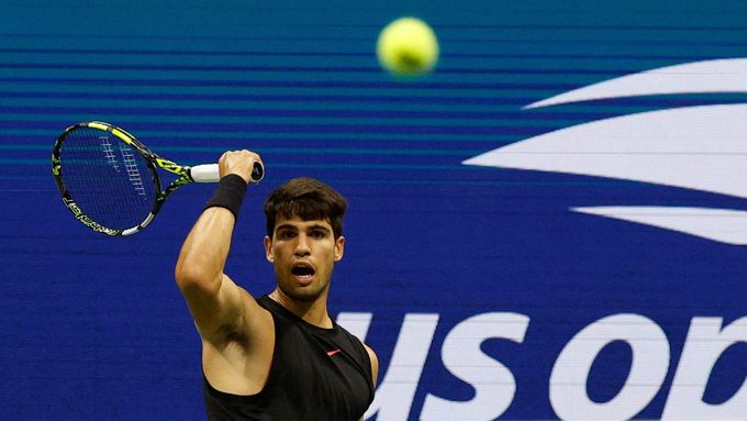 Podívejte se na sestřih utkání 2. kola US Open, v němž Alcaraz podlehl Van de Zandschulpovi