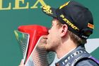 FOTO Vítězný polibek, Vettel konečně vyhrál v Kanadě