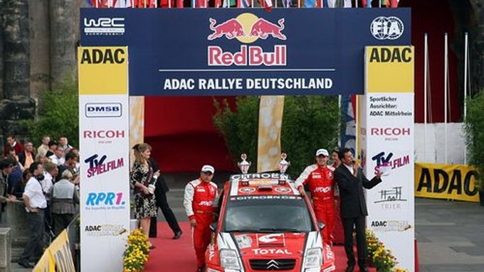 Martin Prokop s Janem Tománkem s Citroënem C2 v cíli Německé rallye kde vyhrál hodnocení JRC.