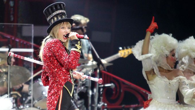 O firmu Live Nation se senátoři zajímají, protože její dceřiná společnost Ticketmaster v listopadu nezvládla prodej vstupenek na koncerty zpěvačky Taylor Swift (na snímku).
