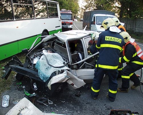 Nehoda autobusu a automobilu u Doubravy