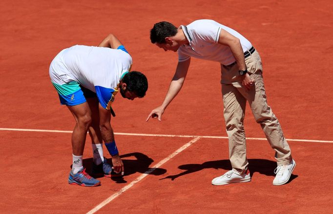 Tennis - French Open - Roland Garros, Paris, France - June 1, 2019. Italy's Salvatore Caruso talks to the umpire during his third round match against Serbia's Novak Djoko