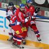 Hokej, Česko - Slovensko: Milan Gulaš (uprostřed)